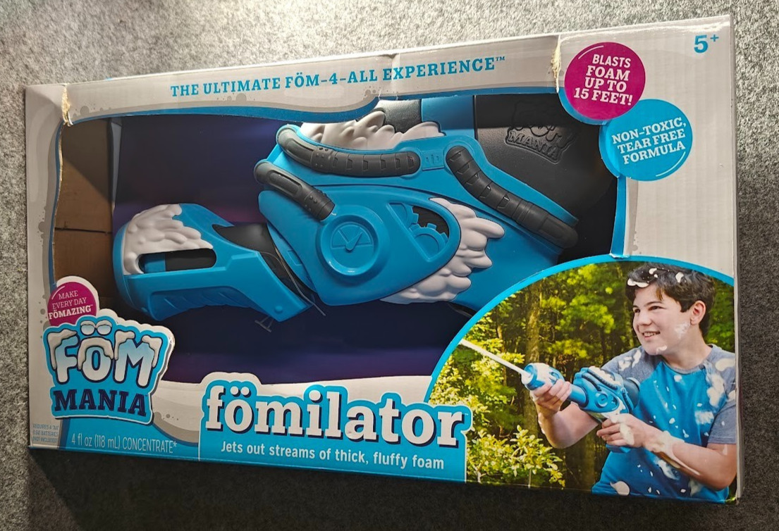 Fom Mania Fominator Foam Blaster Shoots Thick Foam Outdoor Toy NEW