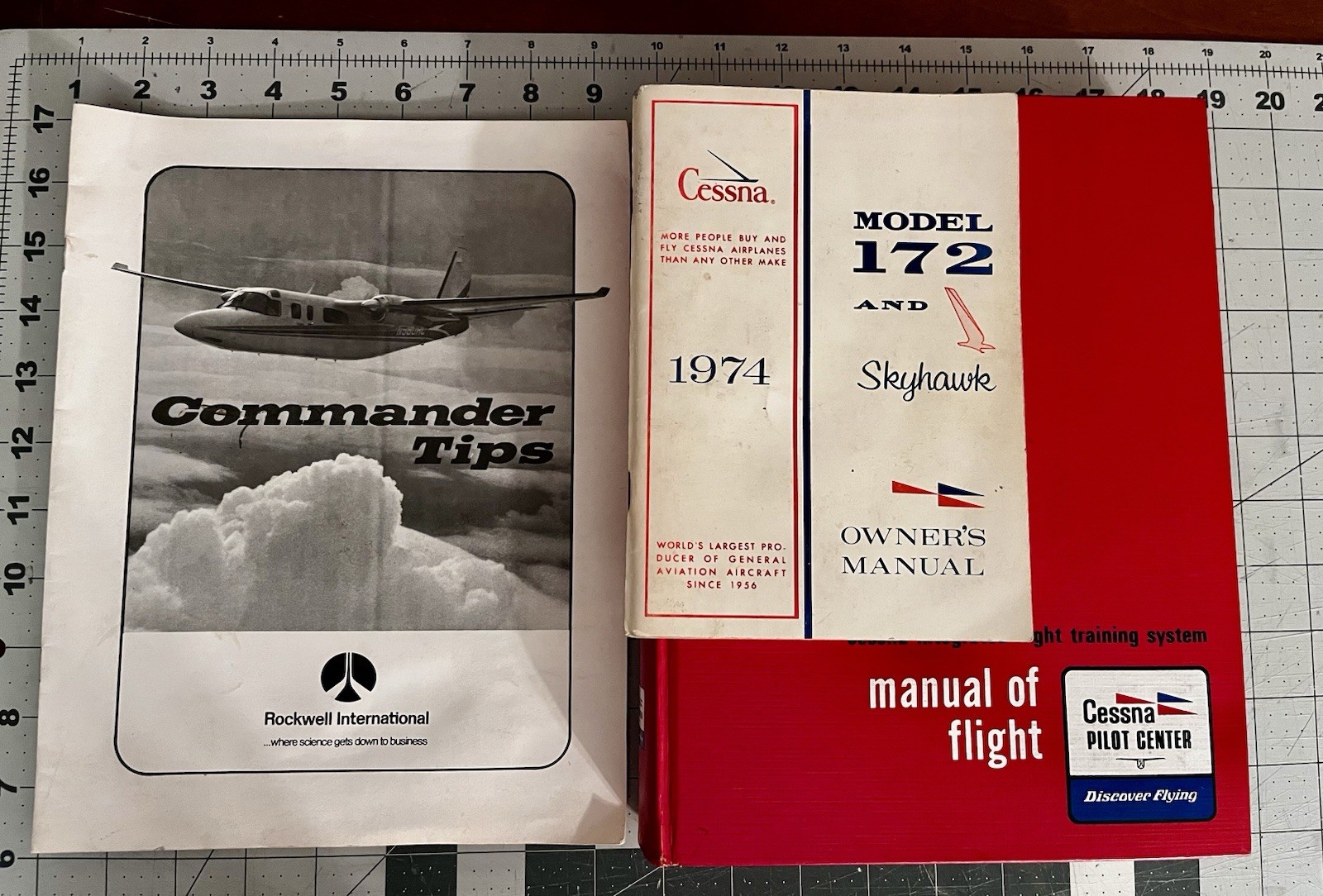 1970's Cessna Aviation Books Model 172 Skyhawk Manual Pilot Center Flight Train