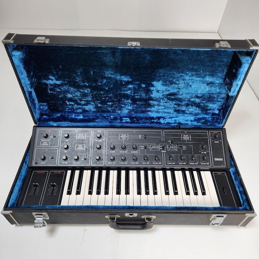 Yamaha CS-10 Analog Synthesizer 37-Key Monophonic w/ Hard Case Tested