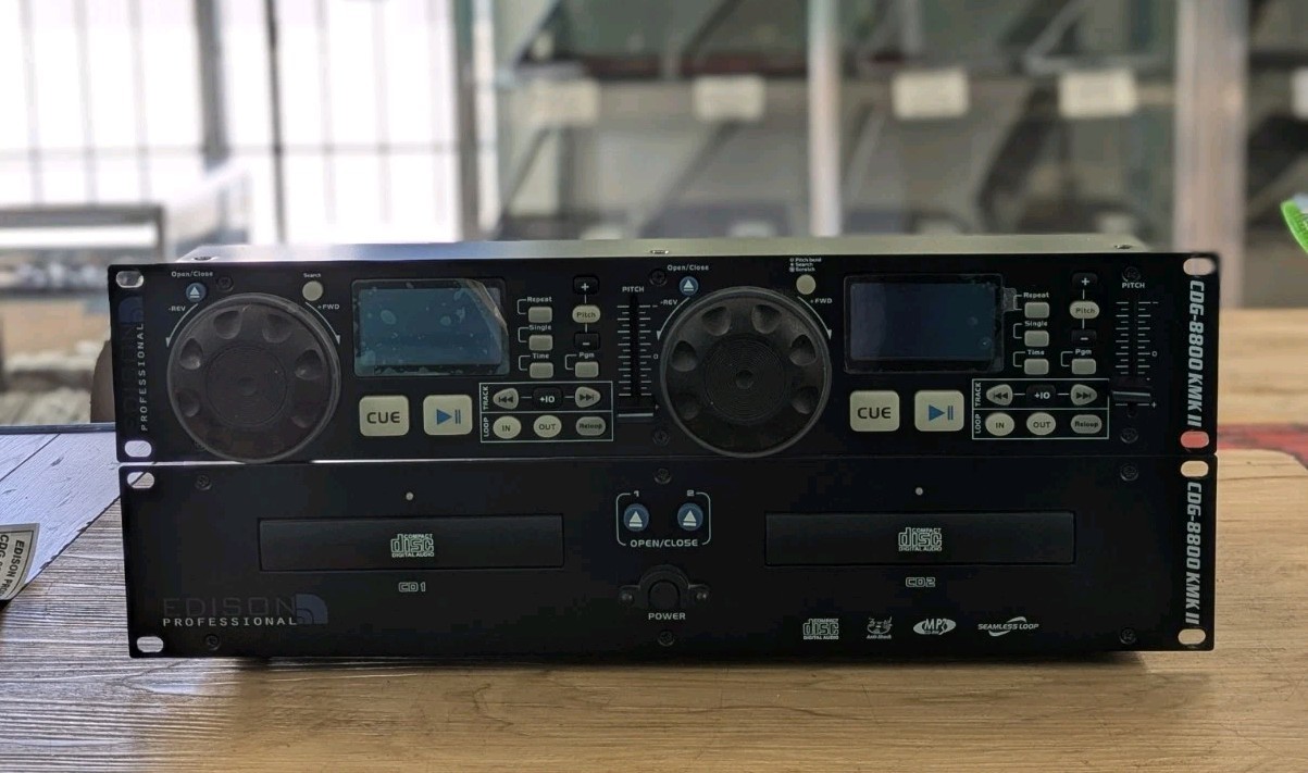 EDISON PROFESSIONAL CDG-8800 KMK II DJ DUAL CD PLAY & CONTROLLER