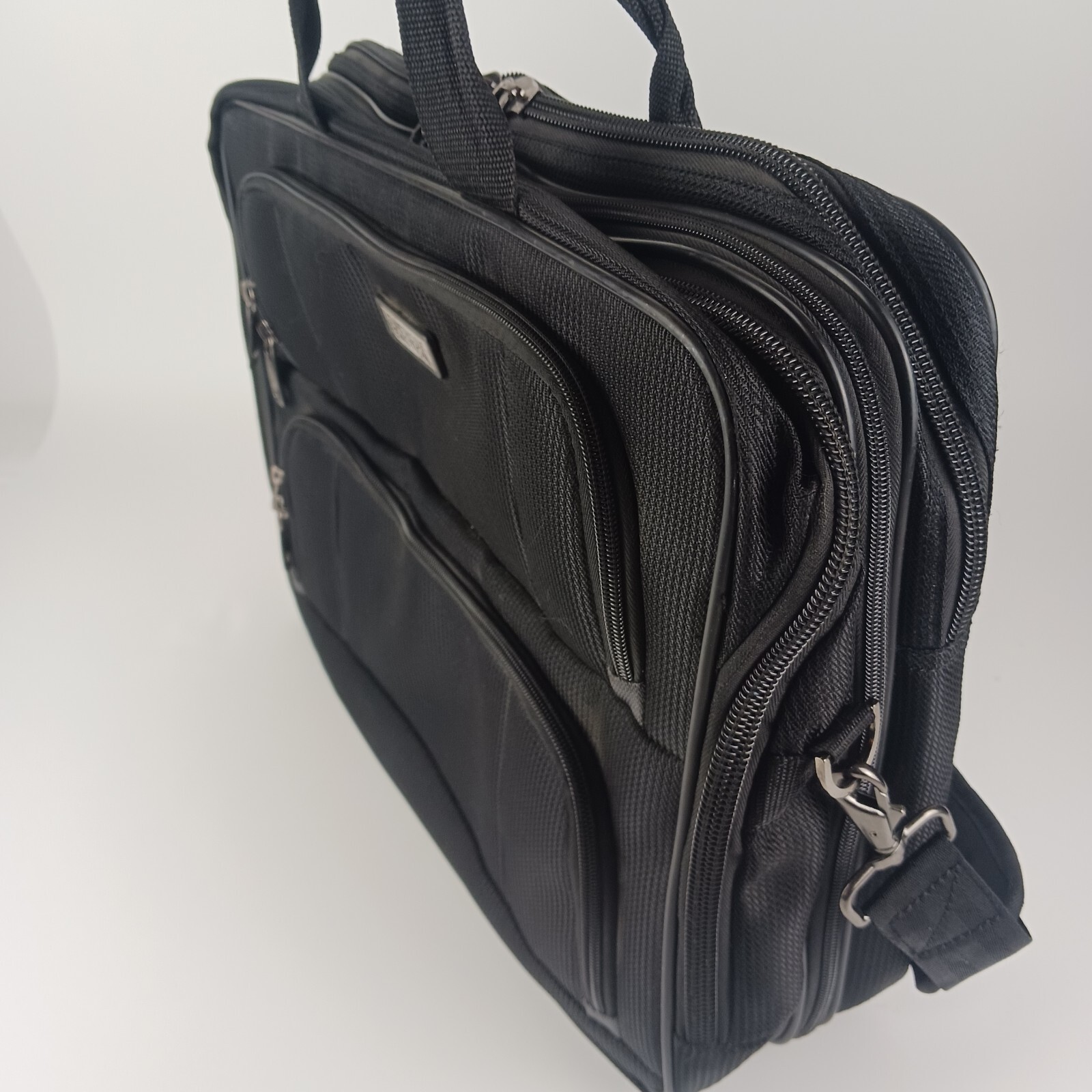 Kenneth Cole Reaction Laptop Bag: Sleek & Durable Multi-Purpose Shoulder Bag