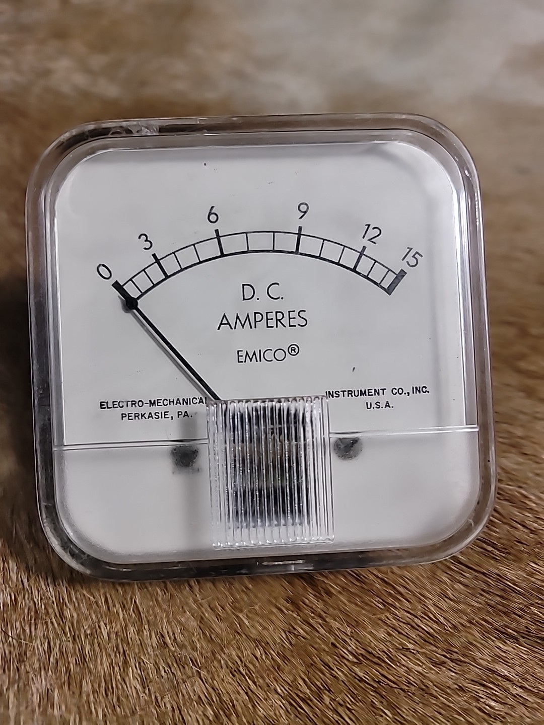 Emico D-2049-1, 0-15 DC Ampere Gauge, 2-1/2" Mounting Not Tested