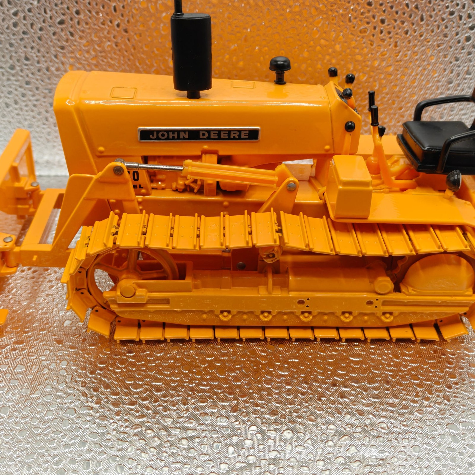 Ertl 1/16 John Deere 440 Crawler Dozer with Blade