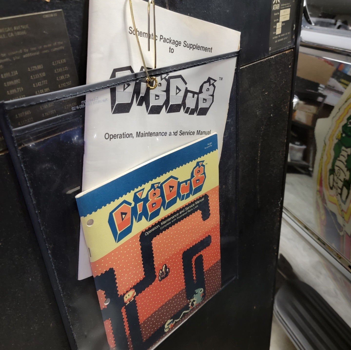 WORKING ORIGINAL - DIG DUG CLASSIC ARCADE GAME STAND UP MACHINE by ATARI 1980's