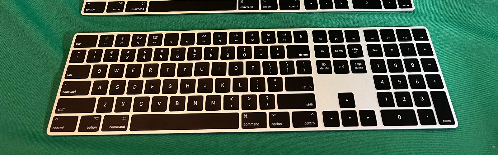 Apple A1843 Wireless Bluetooth Magic Keyboard With Numeric Keypad W/Charge Cable