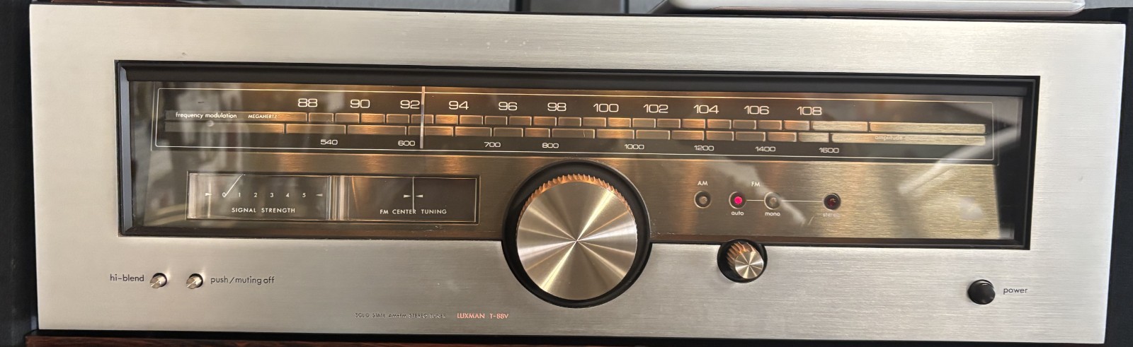 Vintage Luxman T-88V AM/FM Stereo Tuner With US FM Frequency Range