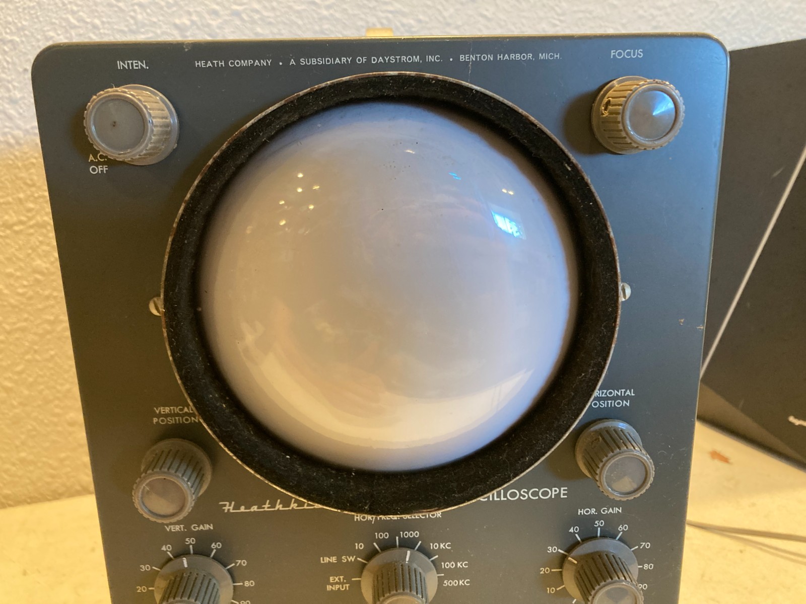 Vintage Heathkit Laboratory Oscilloscope Model OM-1 Powers Up!