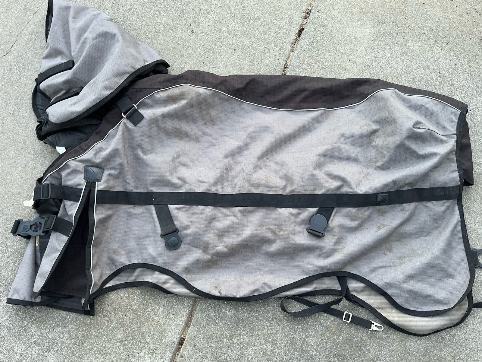 Horseware of Ireland Rambo Rug Gray Turnout Blanket 69" Heavy Weight With Neck