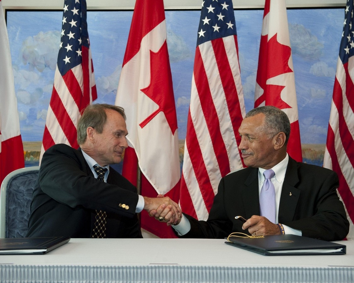 NASA 2009 USA And Canada Sign Space Agreement - 8x10 Photo On 8.5x11 #2571