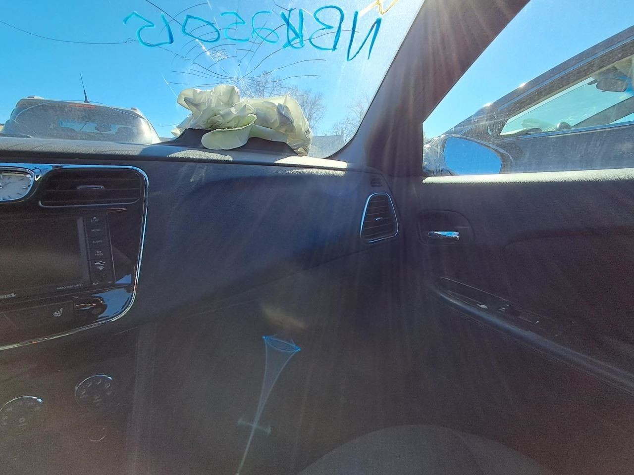 200       2011 Glove Box 4862088