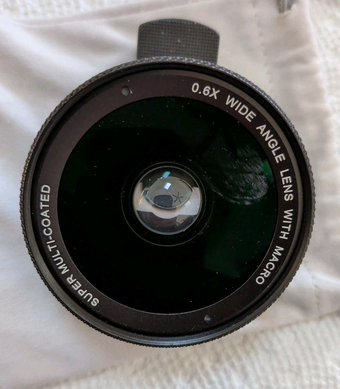 0.6X WIDE ANGLE LENSE WITH MACRO FOR SMARTPHONE. WITH CLIP. MULTI COATED
