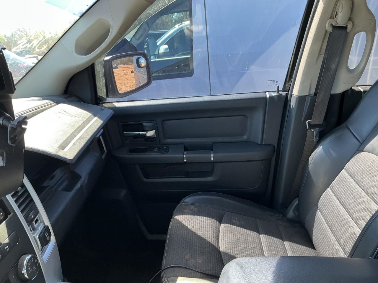 TDODR1500 2010 Glove Box 4996419