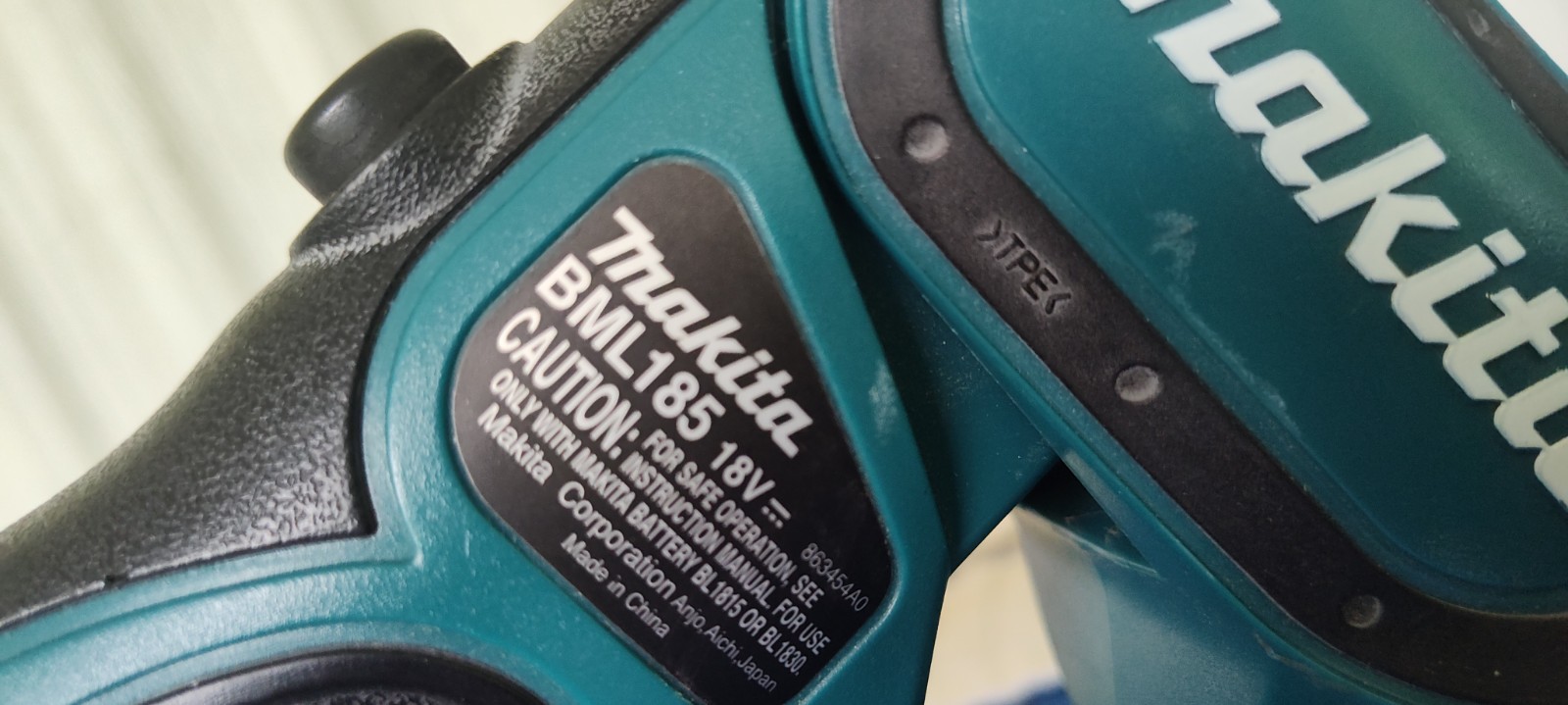 Makita BML185!18-Volt LXT Lithium-Ion Cordless 12 L.E.D. Flashlight