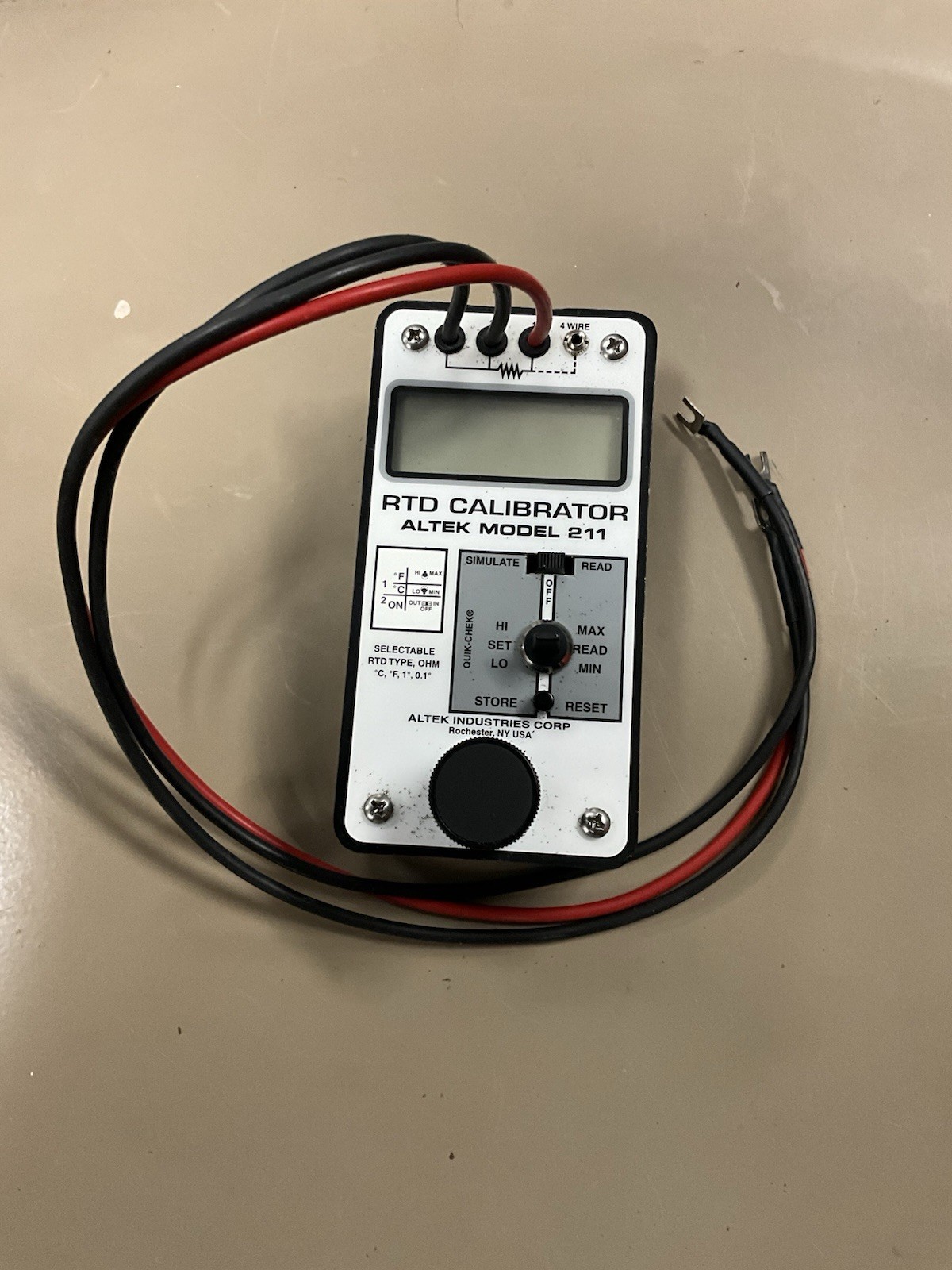 ALTEK RTD CALIBRATOR MODEL 211 WITH CASE POWERS ON