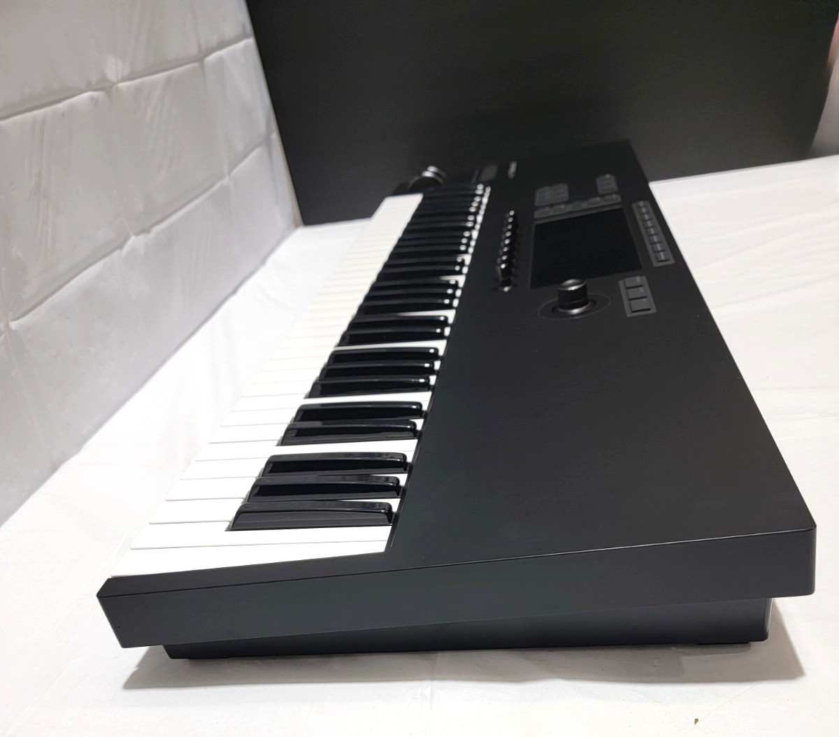 Native Instruments Kontrol S61 MK3 61-Key MIDI Keyboard Controller