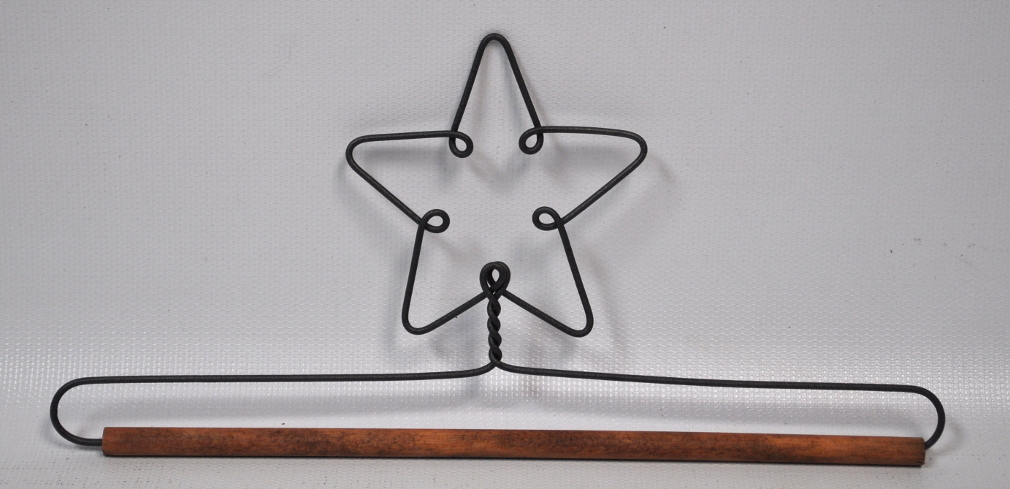 Classic Motifs 7.5 Inch Star Craft Holder
