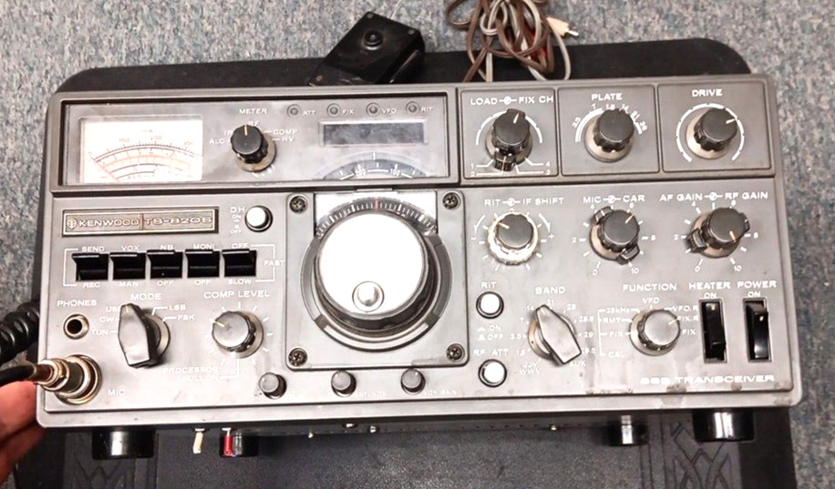 Kenwood TS-820S - NOT ESTED SOLD AS PARTS OR REPAIR- FREE SHIPPING