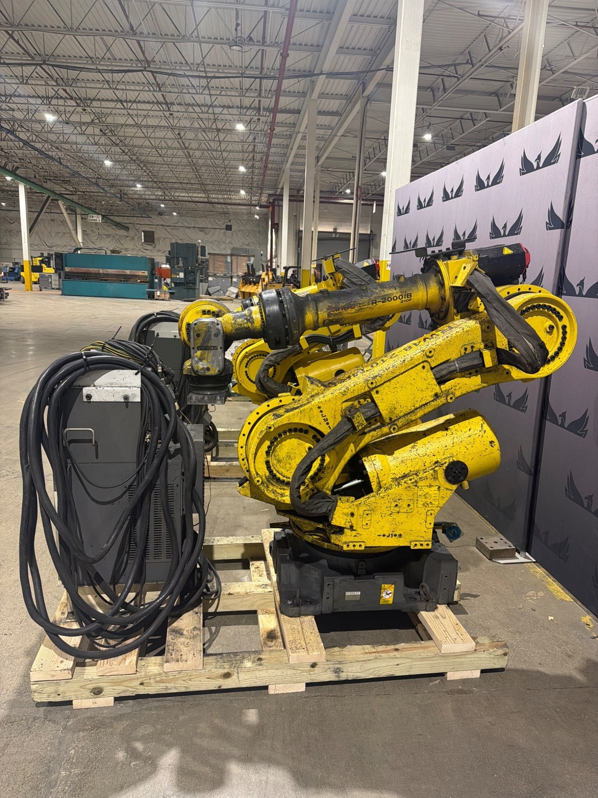 FANUC R‑2000iB/210F Complete w/ R‑30iB Controller USED