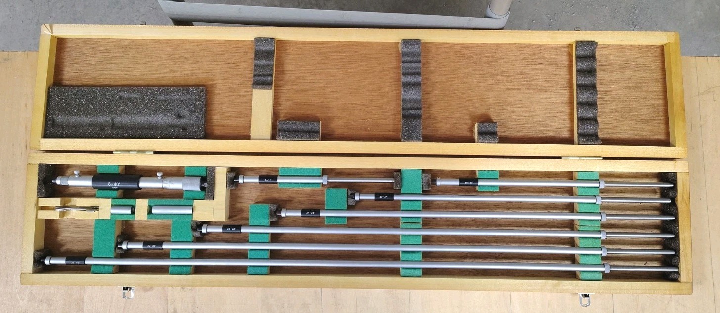 Mitutoyo 8″- 40″ Inside Micrometer 141-122 In Excellent Condition In Wood Case
