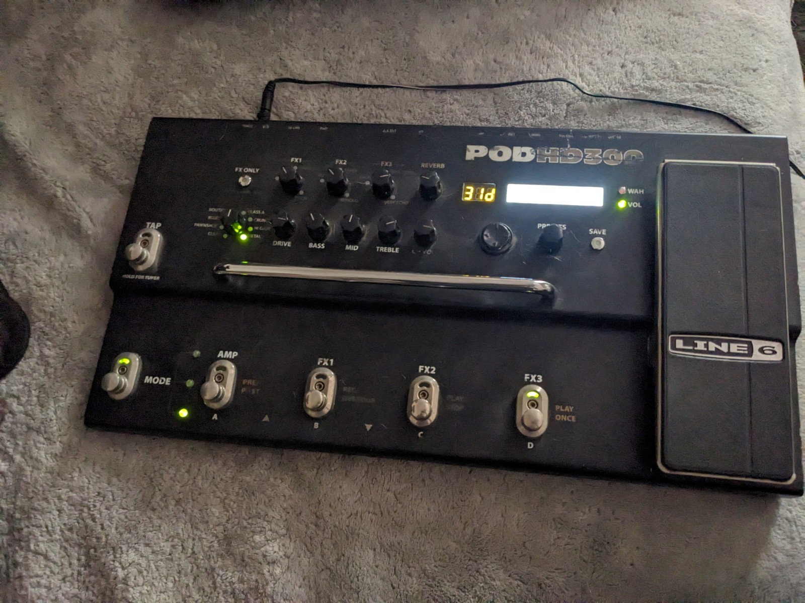 Line 6 POD HD300 Guitar Multi-Effects Pedalboard - Board Only (Tested)