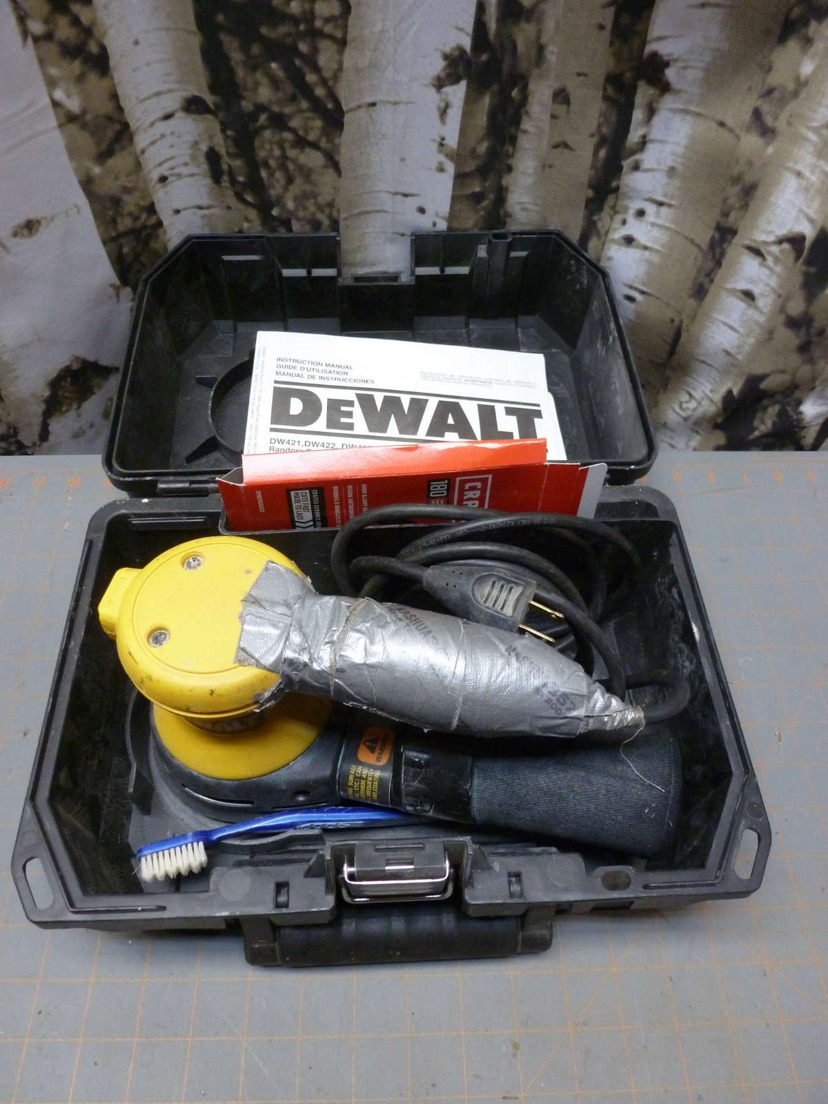 Dewalt DW421 Corded Random Orbit Palm Finish Sander, W/ Case & Sandpaper Tested!