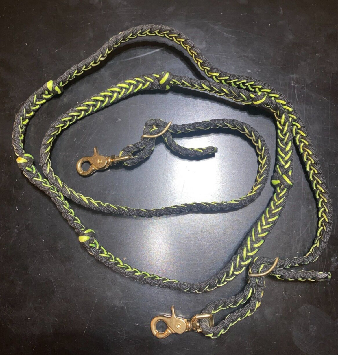 7.2' BLACK & NEON GREEN BARREL LOOP BRAIDED PARACORD WITH BRASS SNAPS