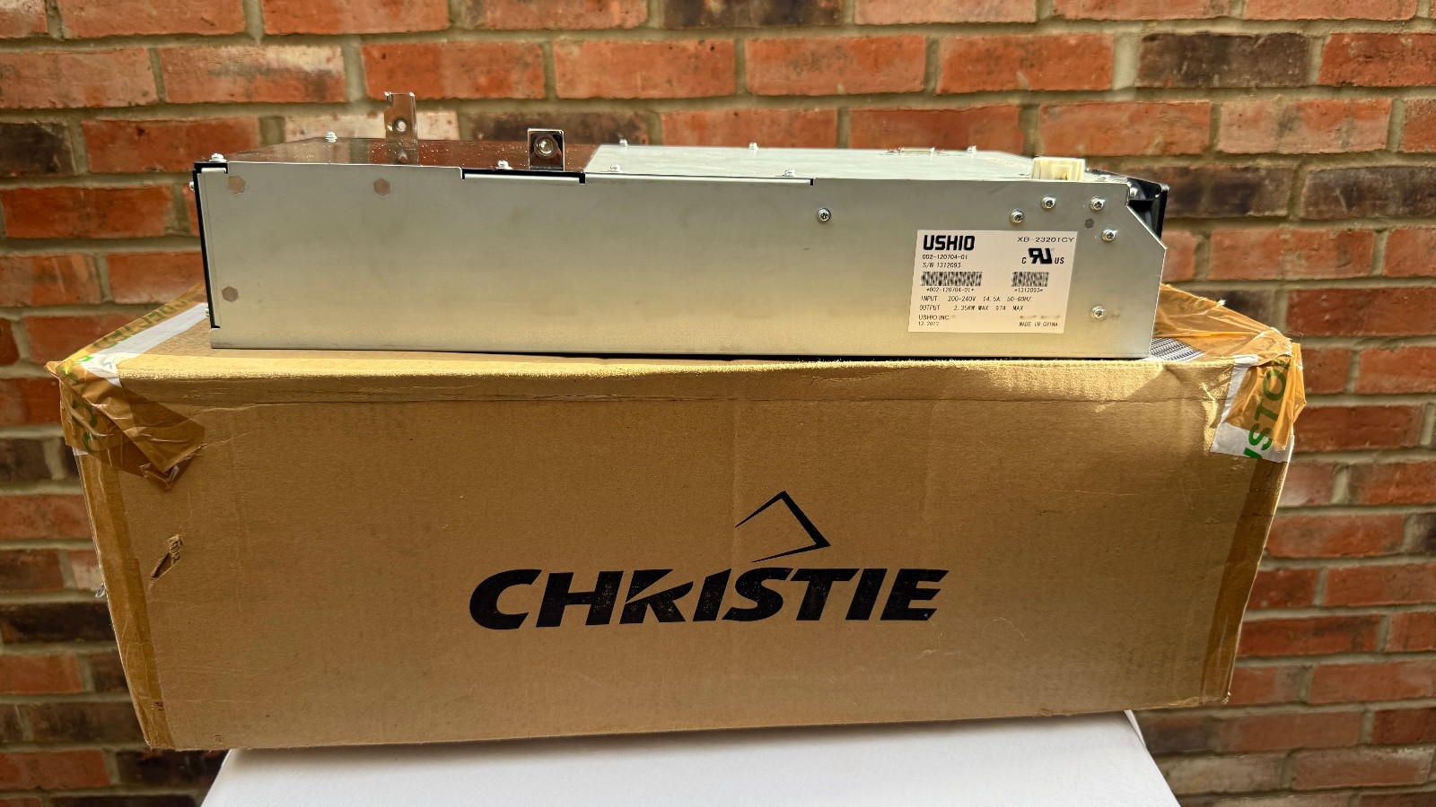 USHIO XB-23201CY 002-120704-02 200-240V 14.5 Amp Christie Solaria On PSU