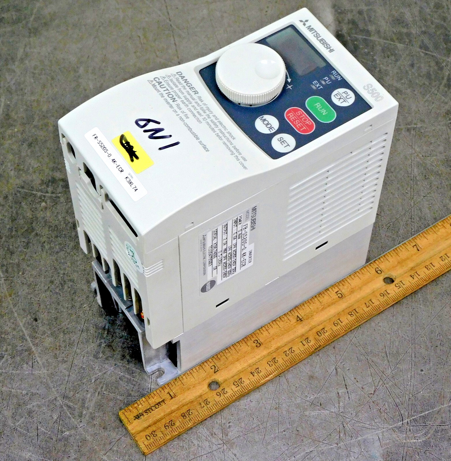Mitsubishi FR-S520S-0.4K-ECR Power Inverter Drive 200-240V AC 6.6A 1PH 0.4KW
