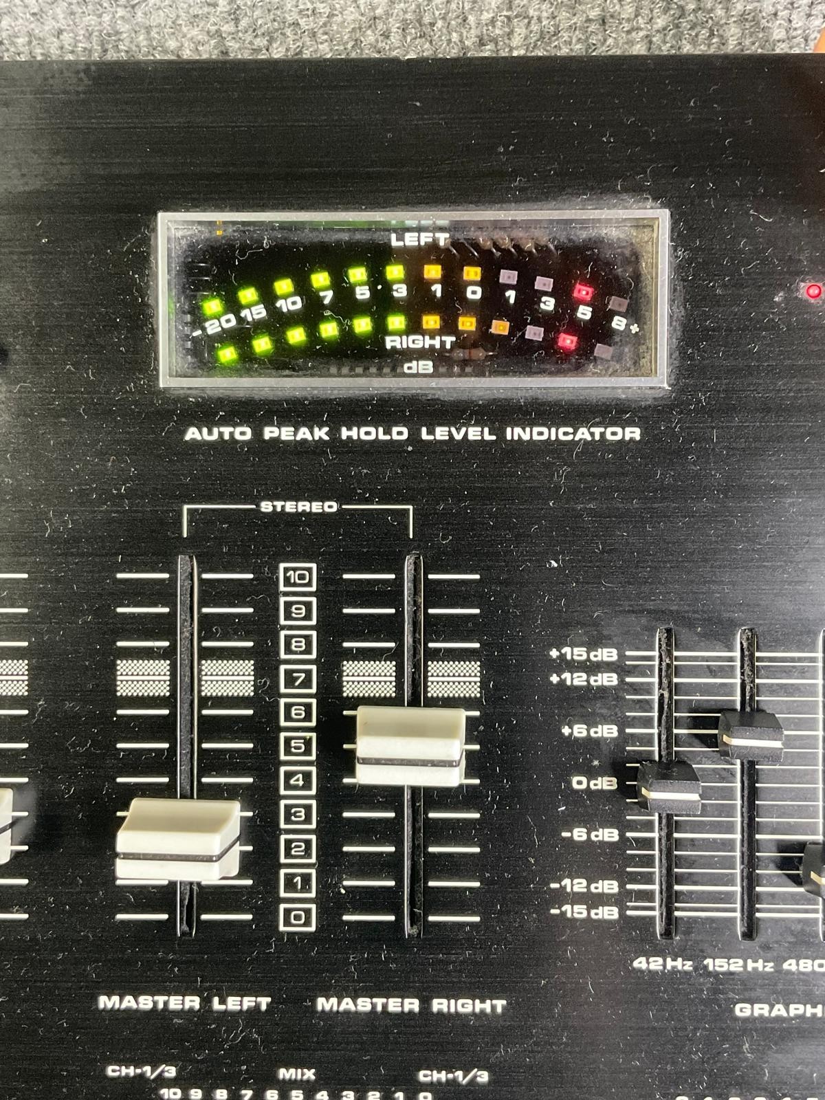 Numark DM-1650 Stereo Equalizer DJ Mixer Pre-Amp Control 39582