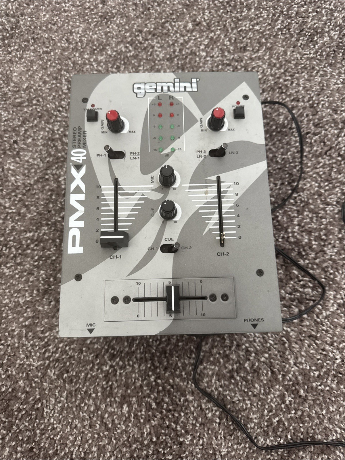 Gemini PMX-40 DJ PMX-40 Mixer (No Cords) comes with Ac Adapter powers on