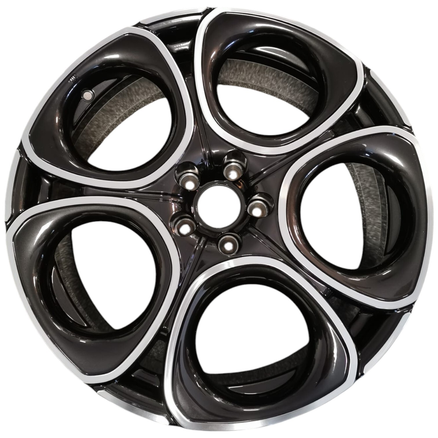 Alfa Romeo Tonale Rim – OEM 50290617 – New – Some Scratches – 1 Piece