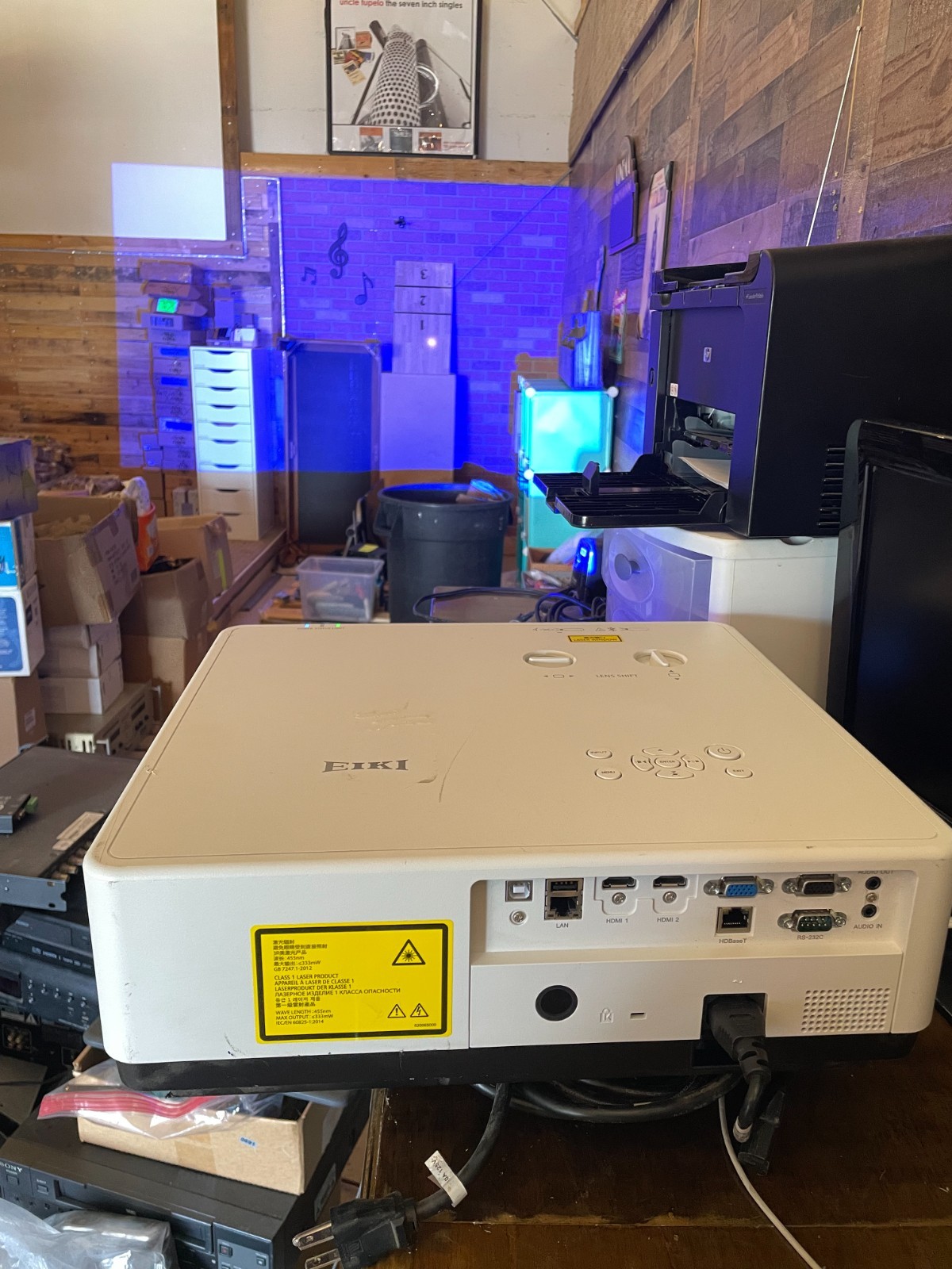 Eiki LCD projector EK–700 LU