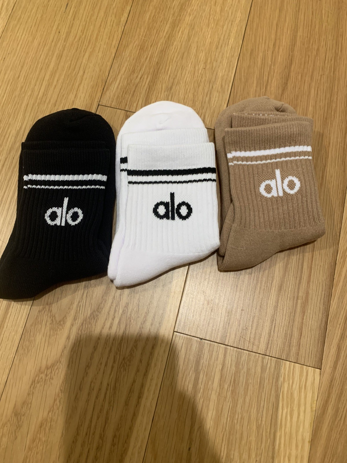 Alo Unisex Half-Crew Throwback Socks 3 Pack White tan Black