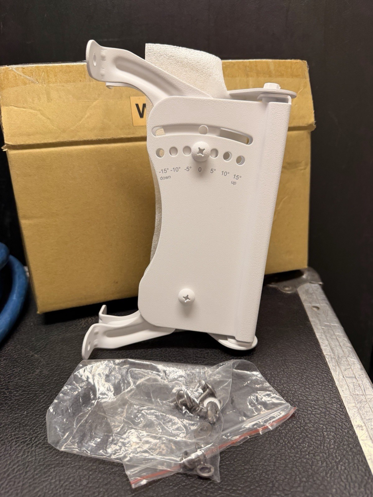 JBL CBT 50LA-1 & 100LA-1 Swivel-Tilt Wall Bracket - White