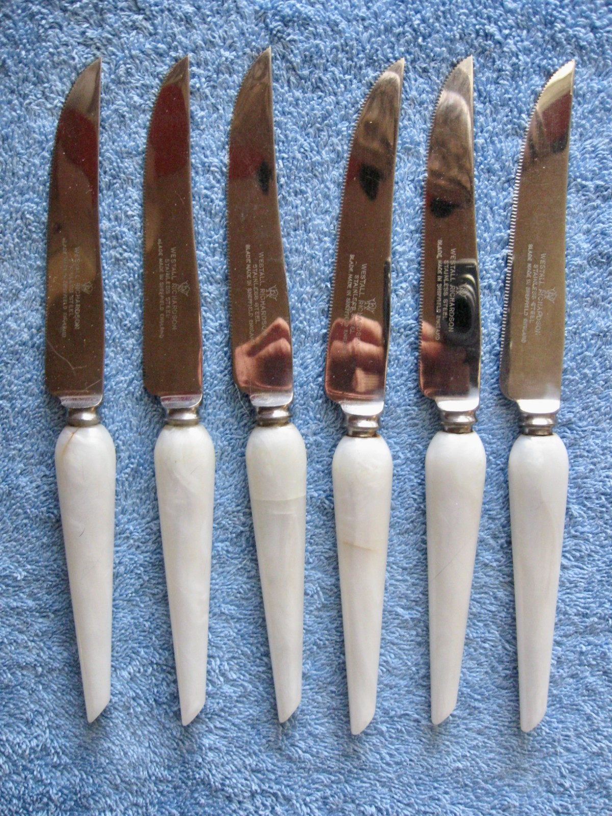 6 Vintage Westall Richardson Stainless Steak Knives White Bakelite Handle 8.5"