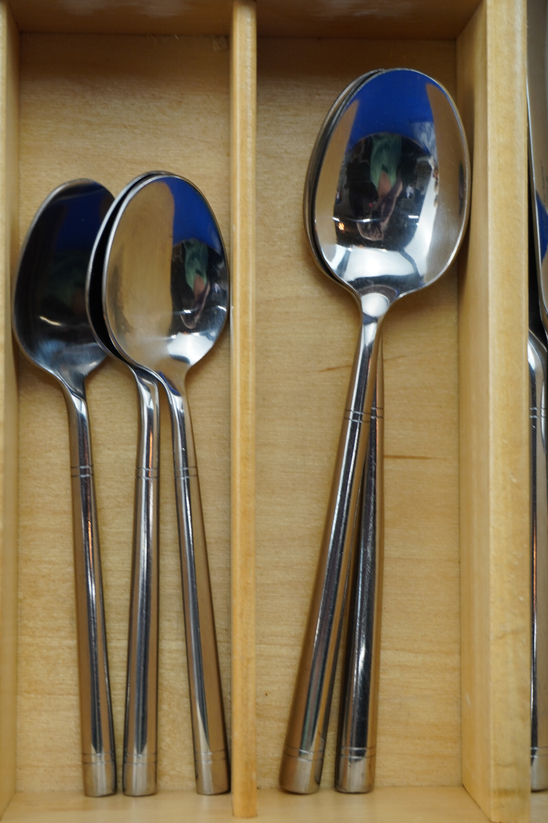 Hampton Ritz 17-Pieces Dinner Salad Forks Tea Table Spoons Knives