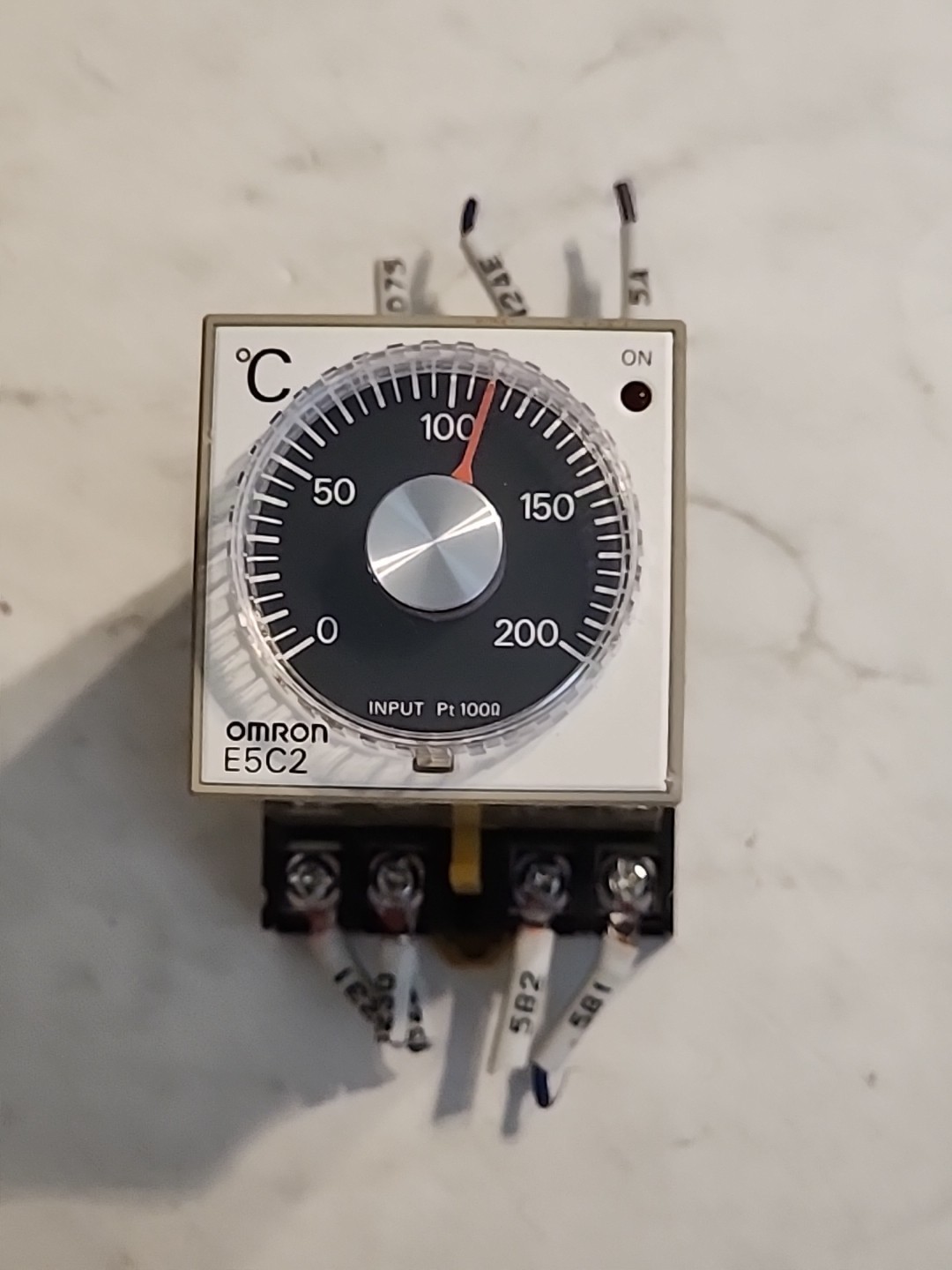 OMRON E5C2-R20P-D TEMPERATURE CONTROLLER - Free Shipping