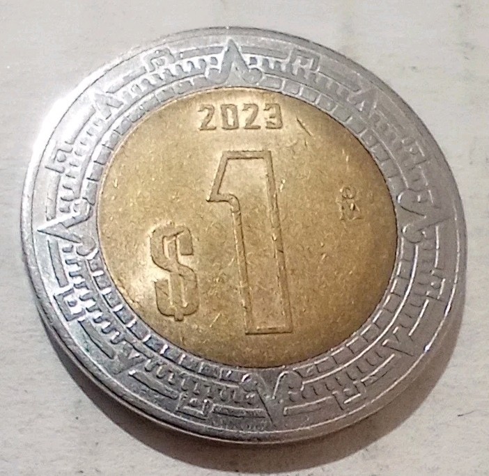 Un Peso 2023 Mexico Bimetallic Coin $1 Anillo Del Resplandor Piedra Del Sol