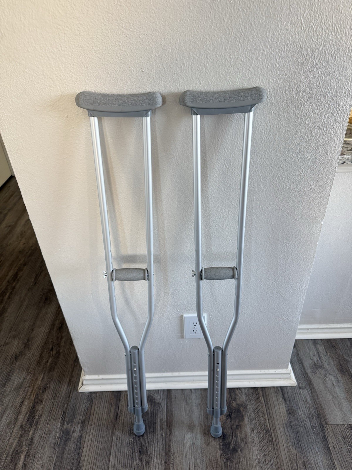 Aluminum Forearm Crutches with Adjustable Height and Cuffs