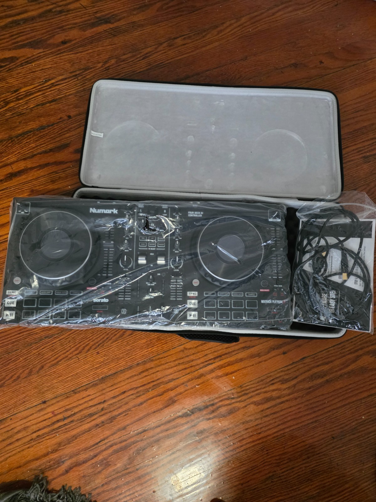Numark ‎Mixtrack Platinum FX Serato DJ Controller - with Black Hard Travle Case