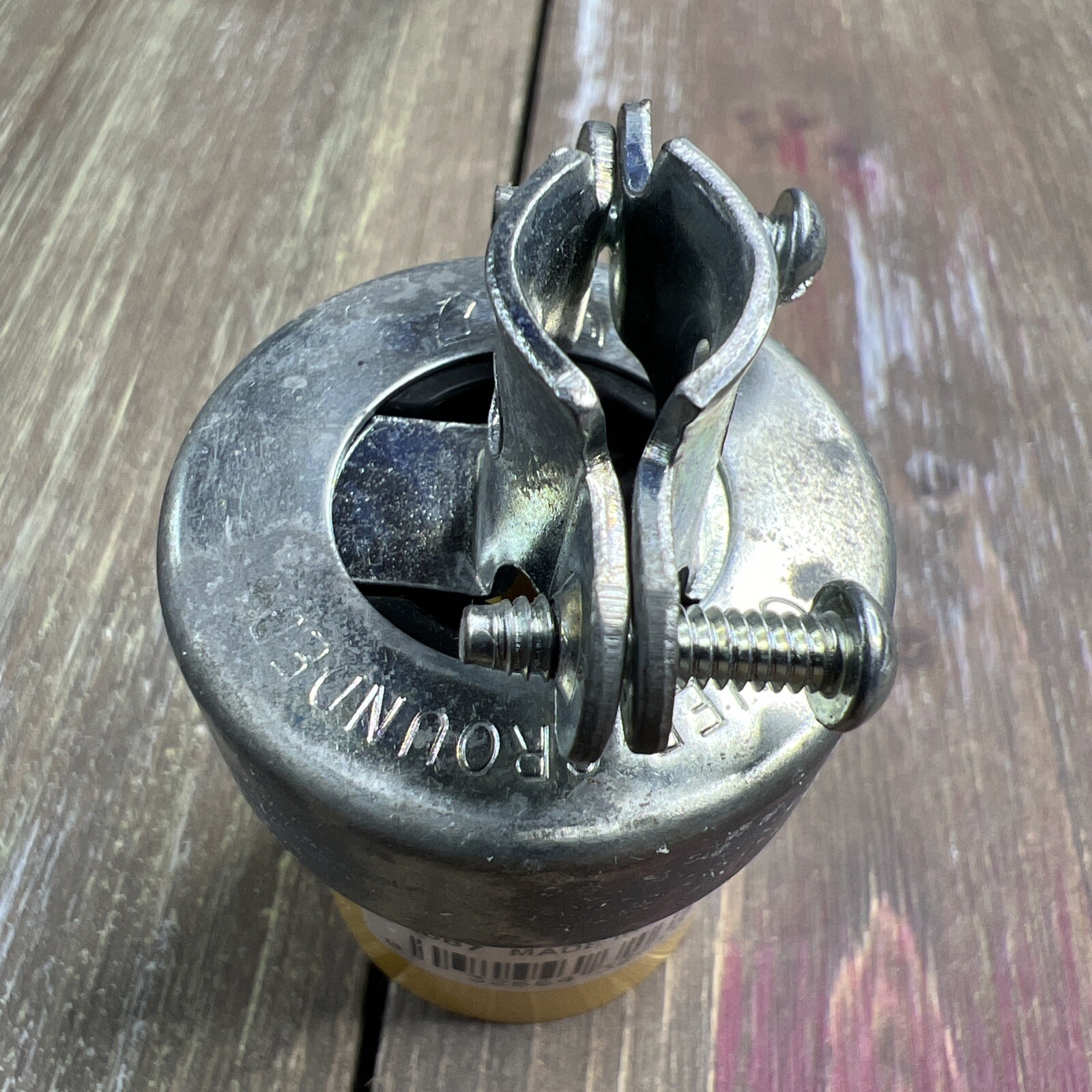 Cooper 2887 Armored Electrical Connector 2 Pole 15A 125V 5-15