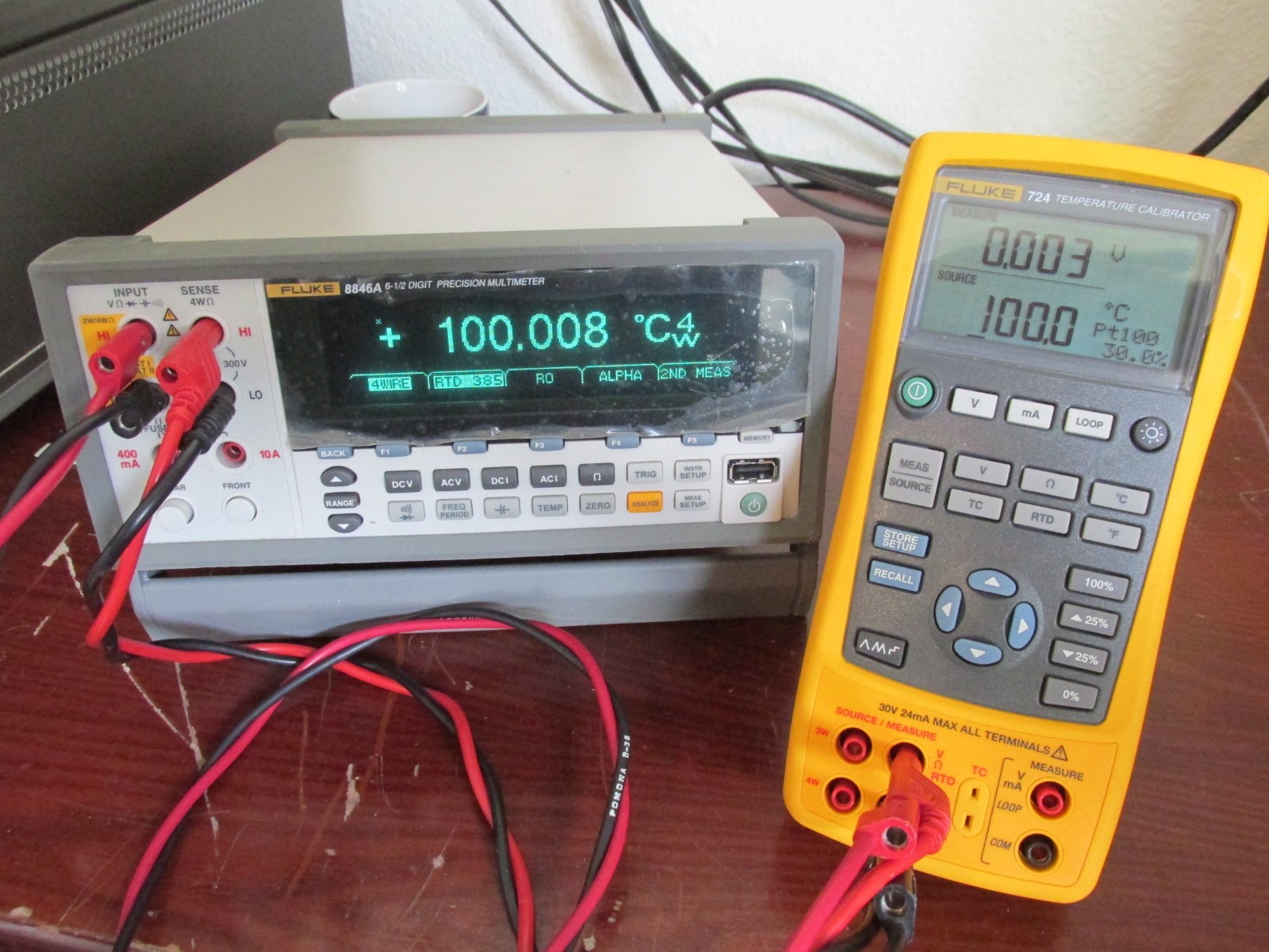 Fluke 724 Temperature Calibrator **TESTED to Fluke Performance Verification**