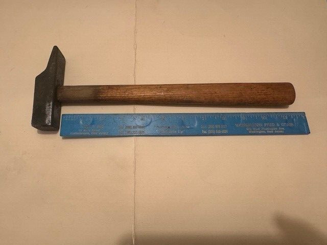 VINTAGE 18 OZ TOTAL WEIGHT - BRICK / MASONRY HAMMER