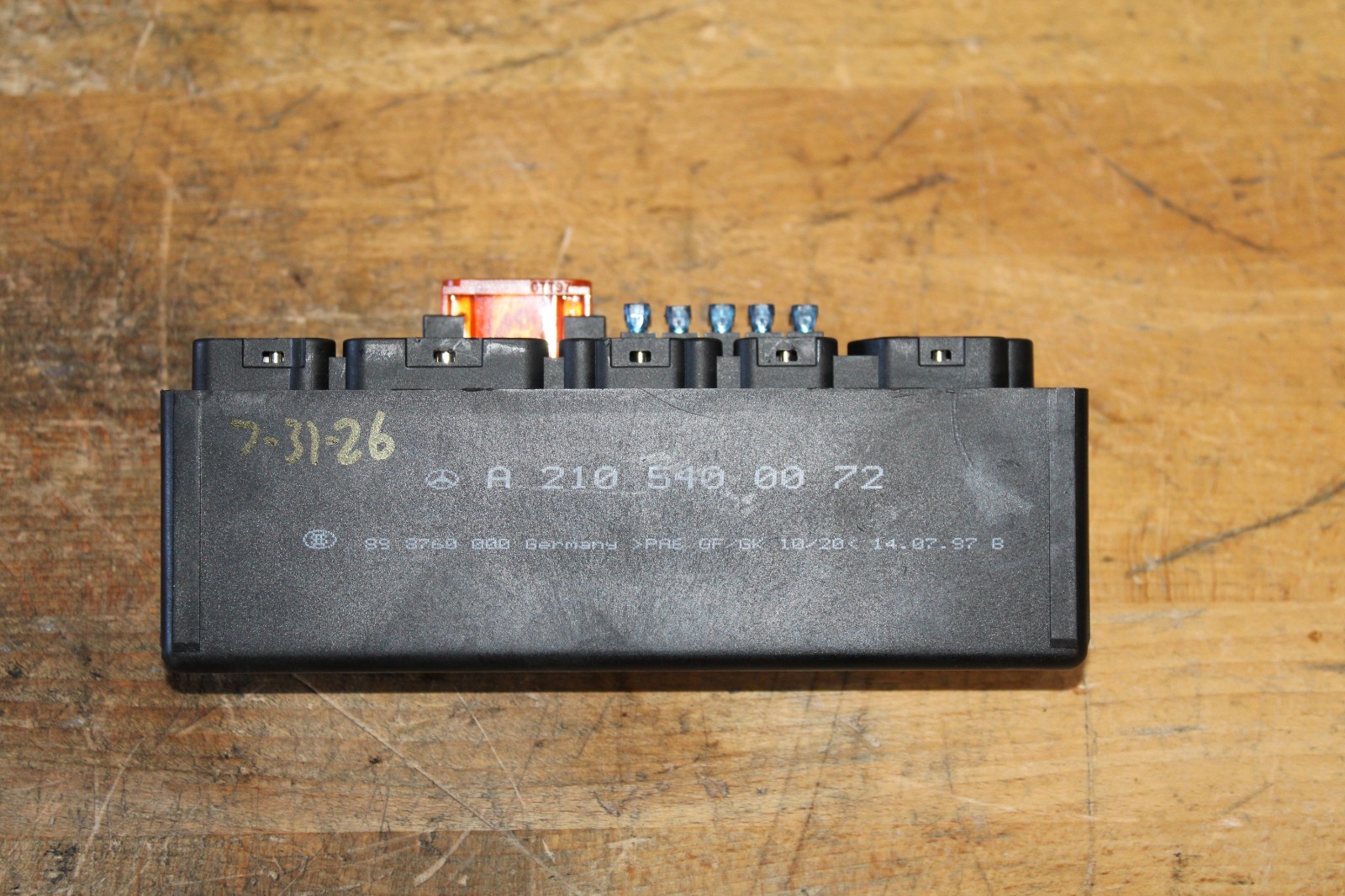 OEM MERCEDES BENZ R170 SLK CLASS 1997-04 ENGINE MANAGEMENT FUSE RELAY MODULE