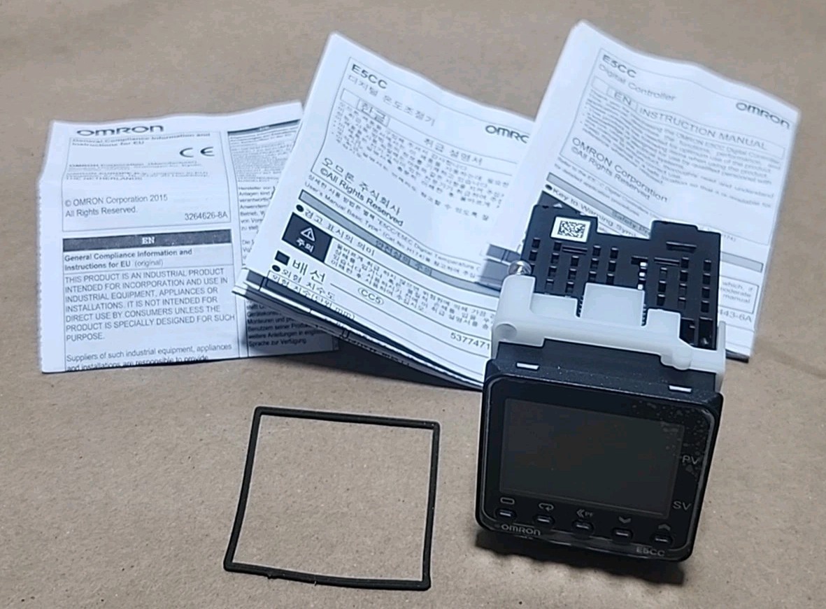 *NEW* Omron E5CC-QX2ASM-000 Digital Temperature Controller 100-240Vac + Warranty