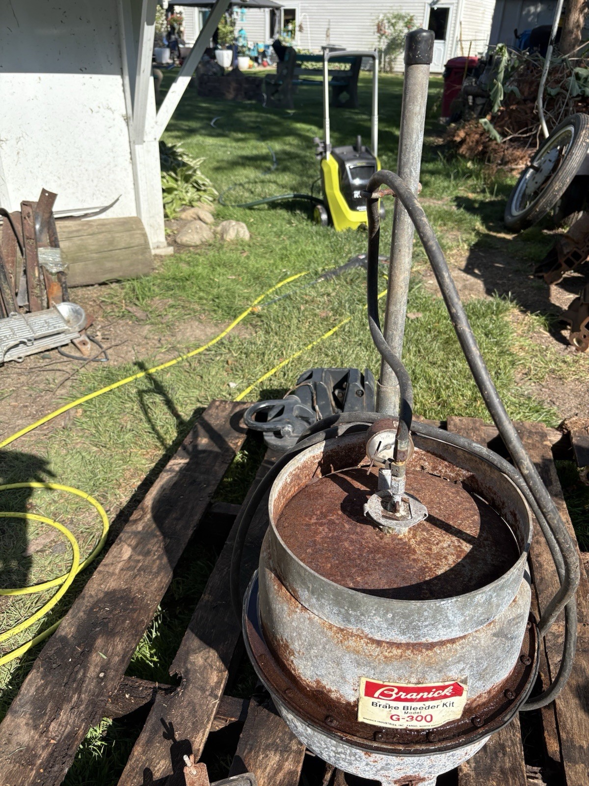 Automobile Brake Bleeder