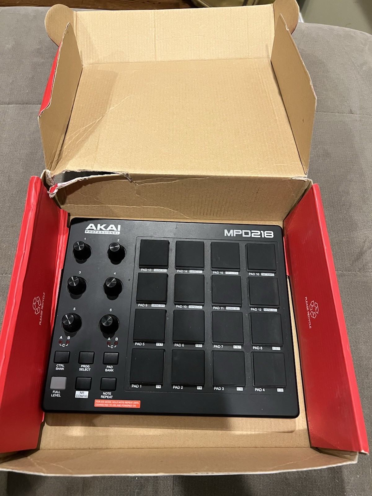 Akai Professional MPD218 MIDI Pad Controller w/ 16 MPC Pads – Open Box, W/Cable