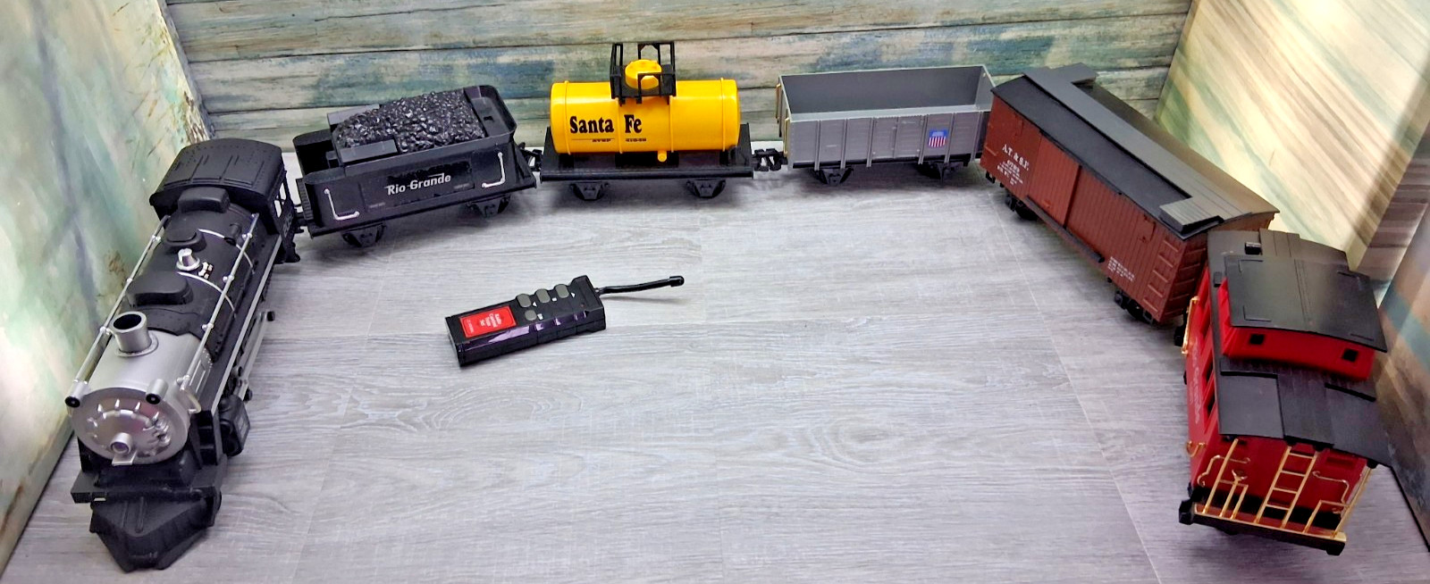 EZTEC RIO GRANDE G GAUGE RC w/ Remote +Steam Engine, Tender + 4CARS -Tested!