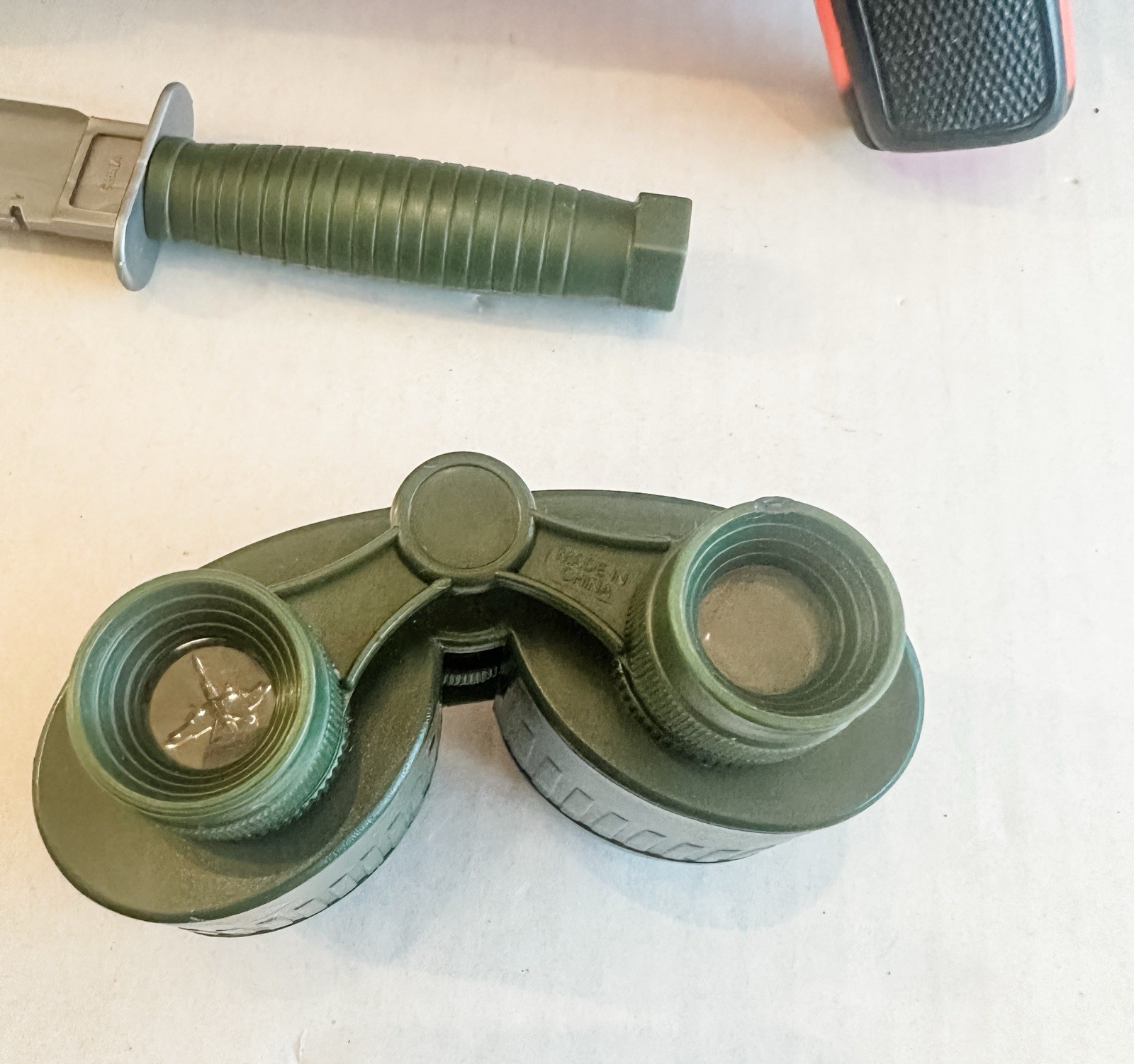 Larami Small Soldiers Toy Dart Blaster (Untested) Binoculars & Knife READ