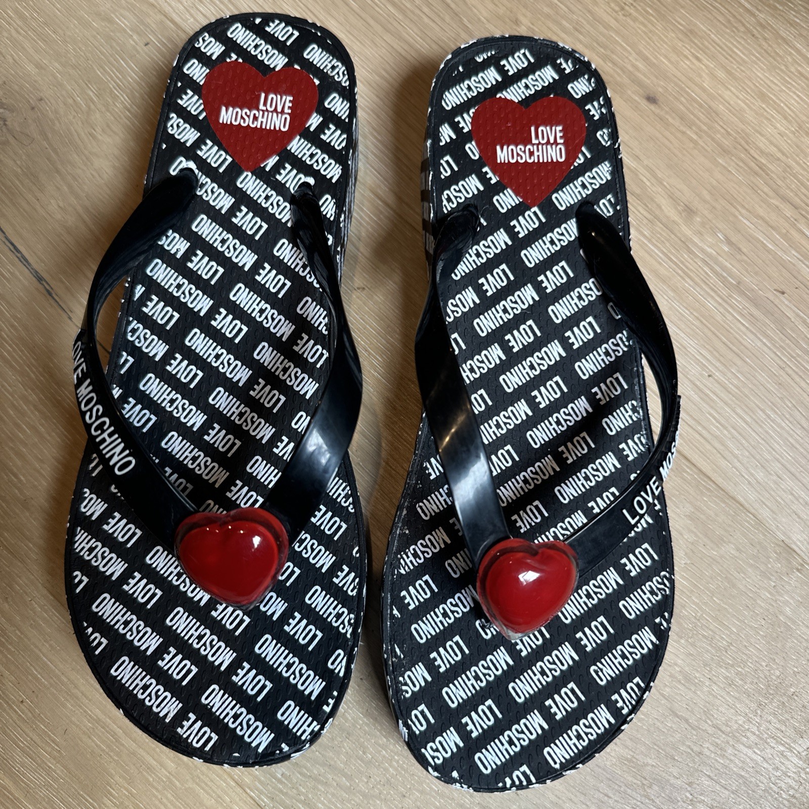 LOVE MOSCHINO Logo 39 Heart Flip-Flop Thong Sandals Black Red Hearts